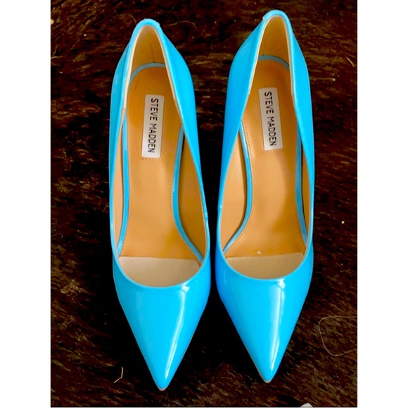NEW Steve Madden Baby Blue Patent ‘Vala’ Pumps